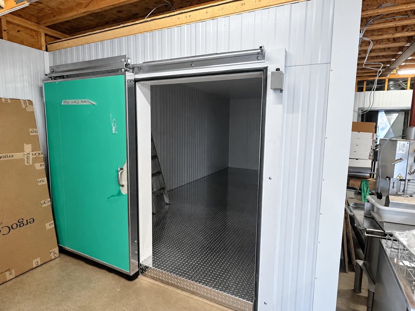 Insulated cooler or freezer door and interior detail