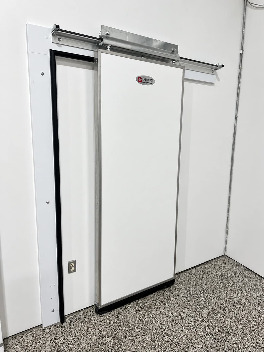 Insulated cooler or freezer door and interior detail