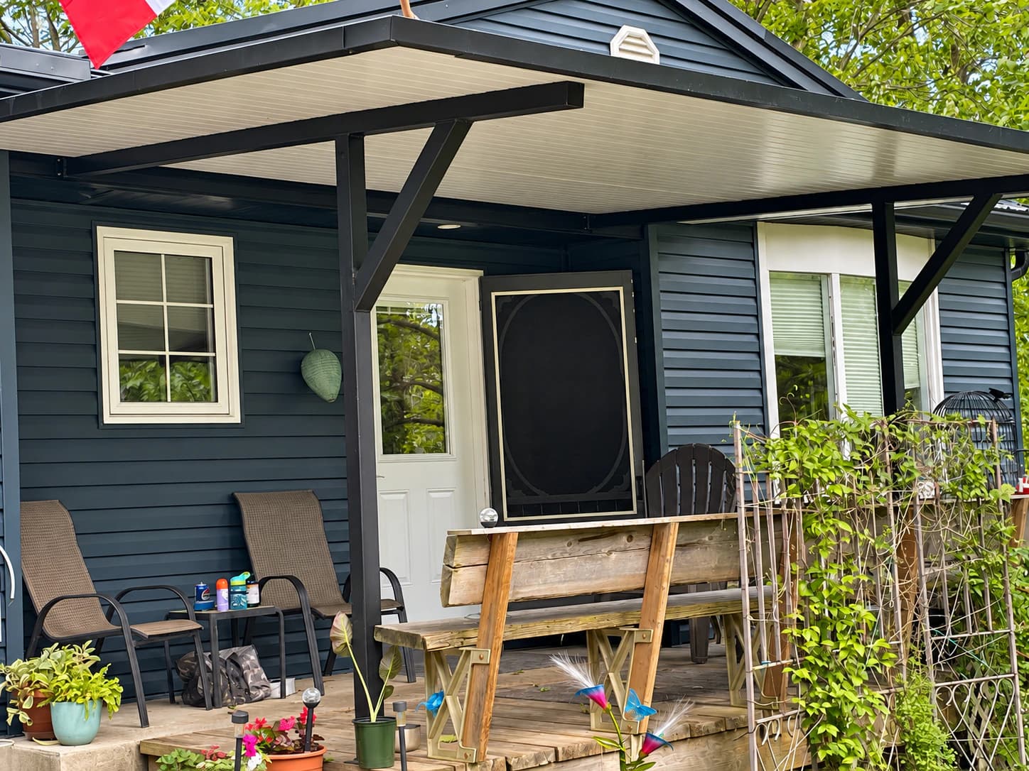 Covered outdoor structure with an insulated roof