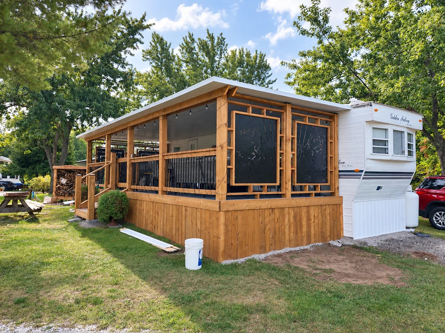 Covered outdoor structure with an insulated roof